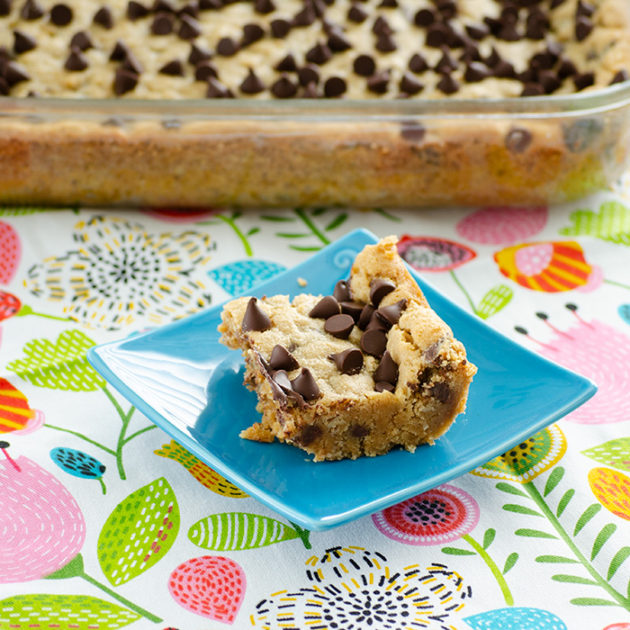Chocolate Chip Peanut Butter Oatmeal Bars | realmomkitchen.co