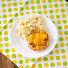 Breakfast Bagel Pizzas | realmomkitchen.com