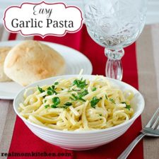 Easy Garlic Pasta | realmomkitchen.com