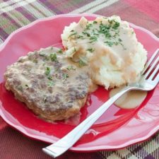 Creamy Salisbury Steak | realmomkitchen.com