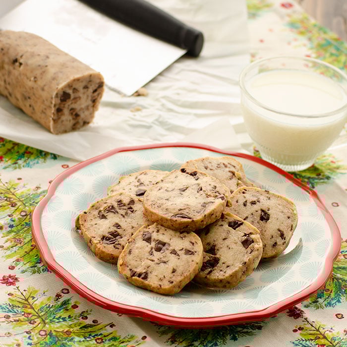 Chocolate Chunk Shortbread Cookies | realmomkitchen.com