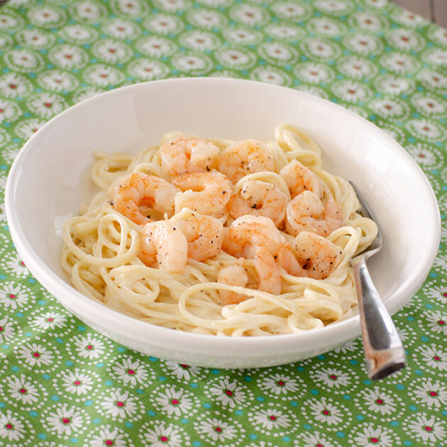 Easy Shrimp Fettuccine Alfredo | realmomkitchen.com