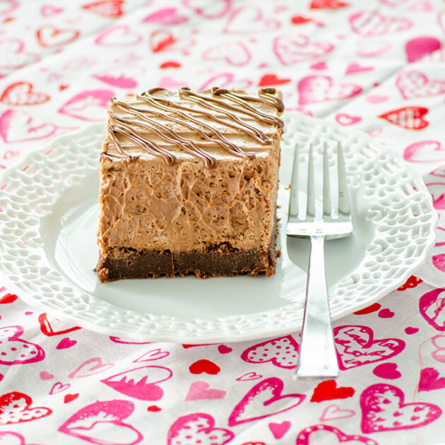 brownie base topped with nutella cheesecake