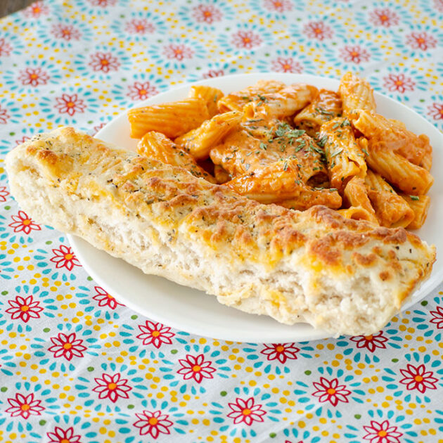 Easy Cheesy Breadsticks | realmomkitchen.com