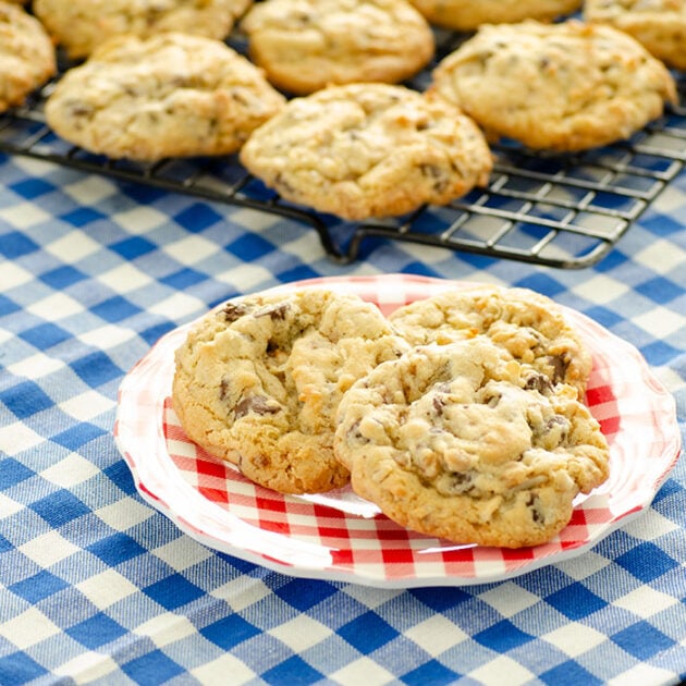 Toffee Coconut Chocolate Chip Cookies | realmomkitchen.com