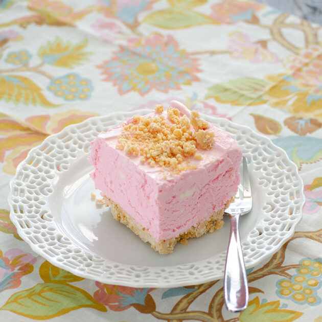 Frozen Pink Lemonade Pie | realmomkitchen.com