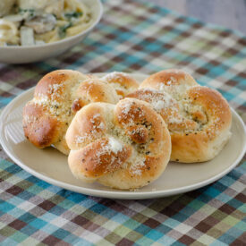 Cami's Homemade Garlic Knots | realmomkitchen.com