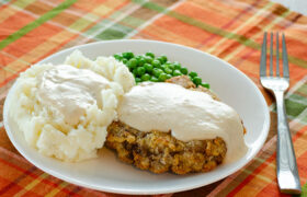 Country Fried Hamburger with Gravy | realmomkitchen.com
