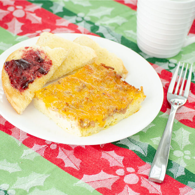 Egg Sausage and Hashbrown Casserole | realmomkitchen.com