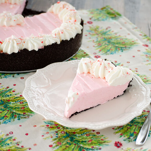 No Bake Peppermint Cheesecake | realmomkitchen.com