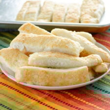30 Minute Soft Breadsticks | realmomkitchen.com