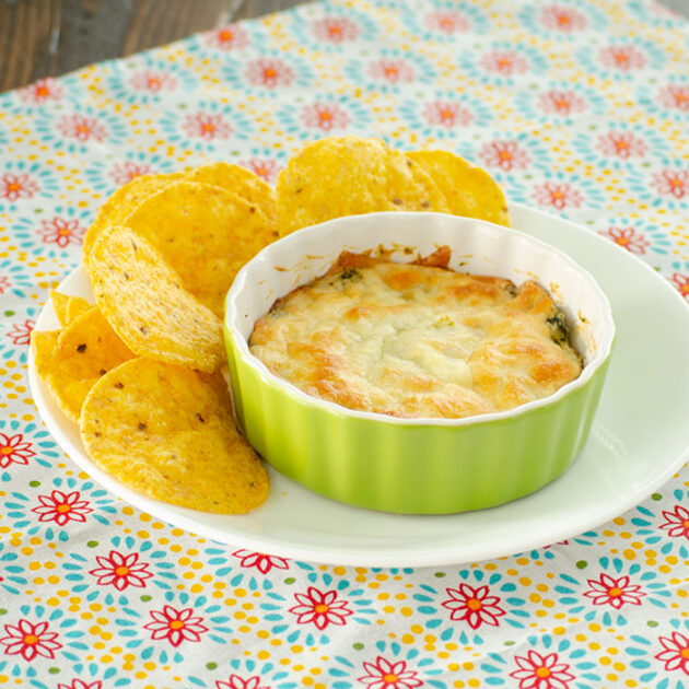 Hot Spinach and Artichoke Dip | realmomkitchen.com