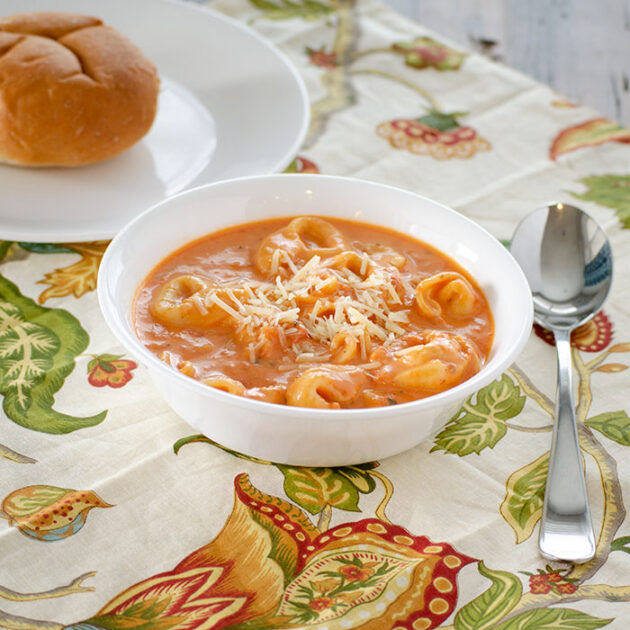 Instant Pot Creamy Tomato Tortellini Soup | realmomkitchen.com