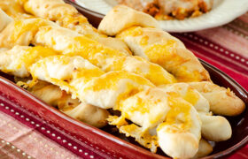 Cheesy Garlic Breadsticks | realmomkitchen.com