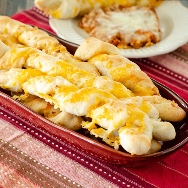 Cheesy Garlic Breadsticks | realmomkitchen.com