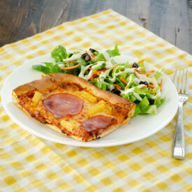 Easy Sheet Pan Pizza | realmomkitchen.com