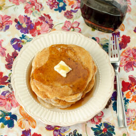 Vanilla Cinnamon Buttermilk Pancakes | realmomkitchen.com
