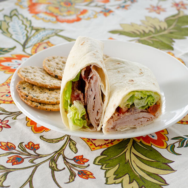 Chicken Bacon Ranch Wraps | realmomkitchen.com