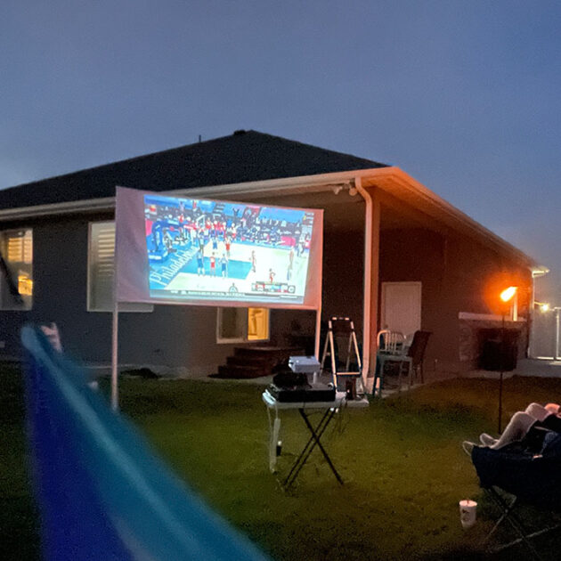 DIY Outdoor Movie Screen | realmomkitchen.com