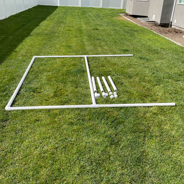 DIY Outdoor Movie Screen | realmomkitchen.com