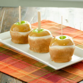 Apple Pie Caramel Apples | realmomkitchen.com