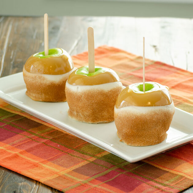 Apple Pie Caramel Apples | realmomkitchen.com