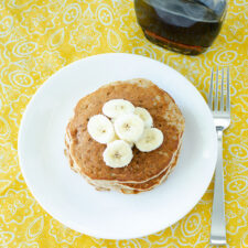 Easy Banana Nut Pancakes | ralmomkitchen.com