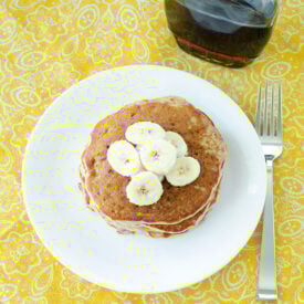 Easy Banana Nut Pancakes | ralmomkitchen.com
