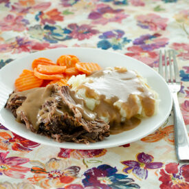 SImple Crock Pot Roast and Gravy | realmomkitchen.com