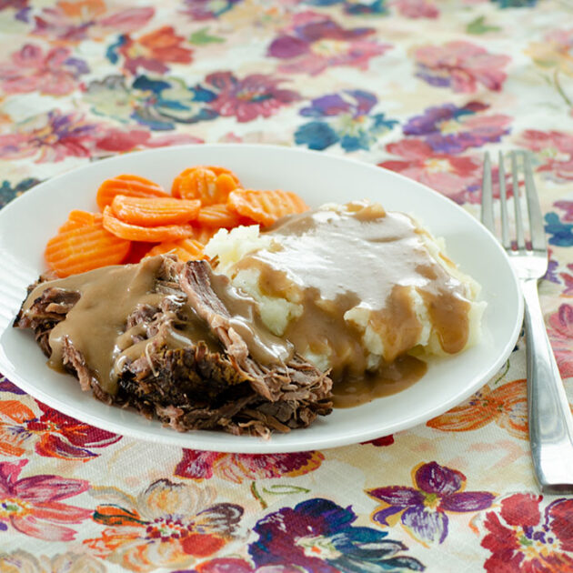 SImple Crock Pot Roast and Gravy | realmomkitchen.com
