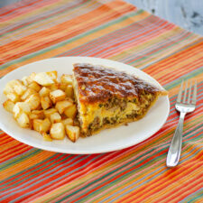 Sausage and Green Onion Quiche | realmomkitchen.com