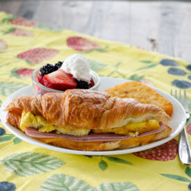Make Ahead Breakfast Croissants | realmomkitchen.com
