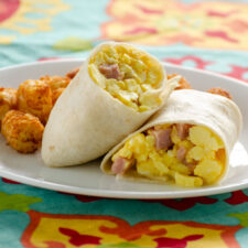 Ham and Egg Breakfast Wraps | realmomkitchen.com