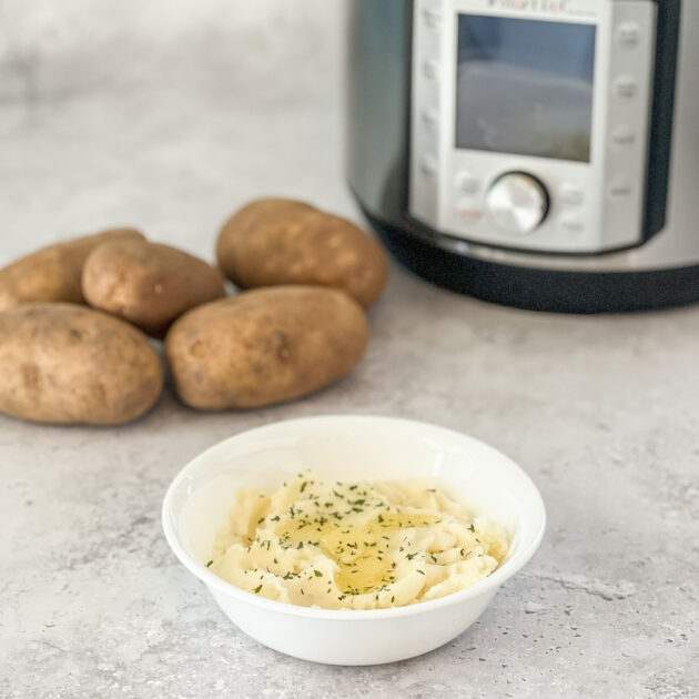Healthy Instant Pot Mashed Potatoes | realmomkitchen.com