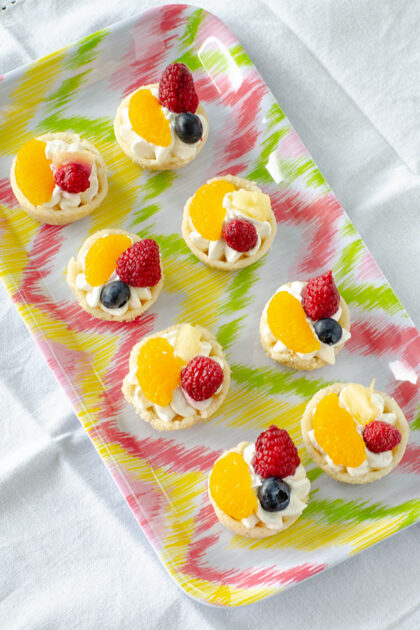 Mini Fruit Cookie Tarts | realmomkitchen.com