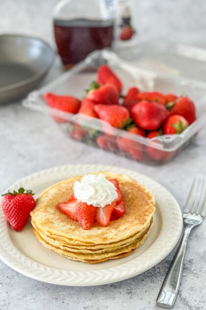 Perfectly Thin Pancakes | realmomkitchen.com