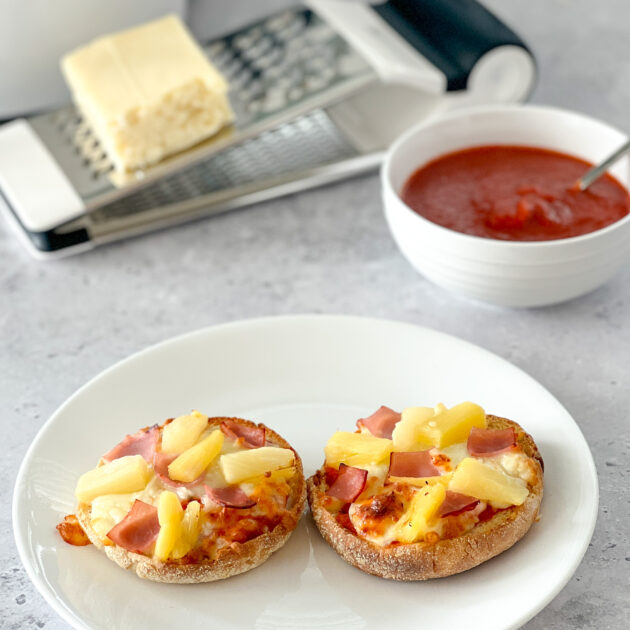 Air Fryer English Muffin Pizzas | realmomkitchen.com