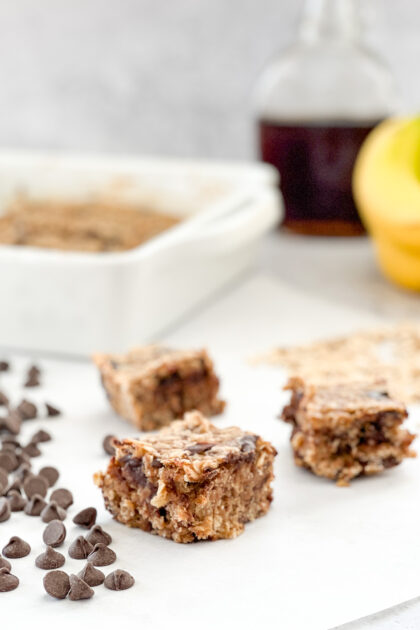 Healthy Oatmeal Cookie Bars | realmomkitchen.com