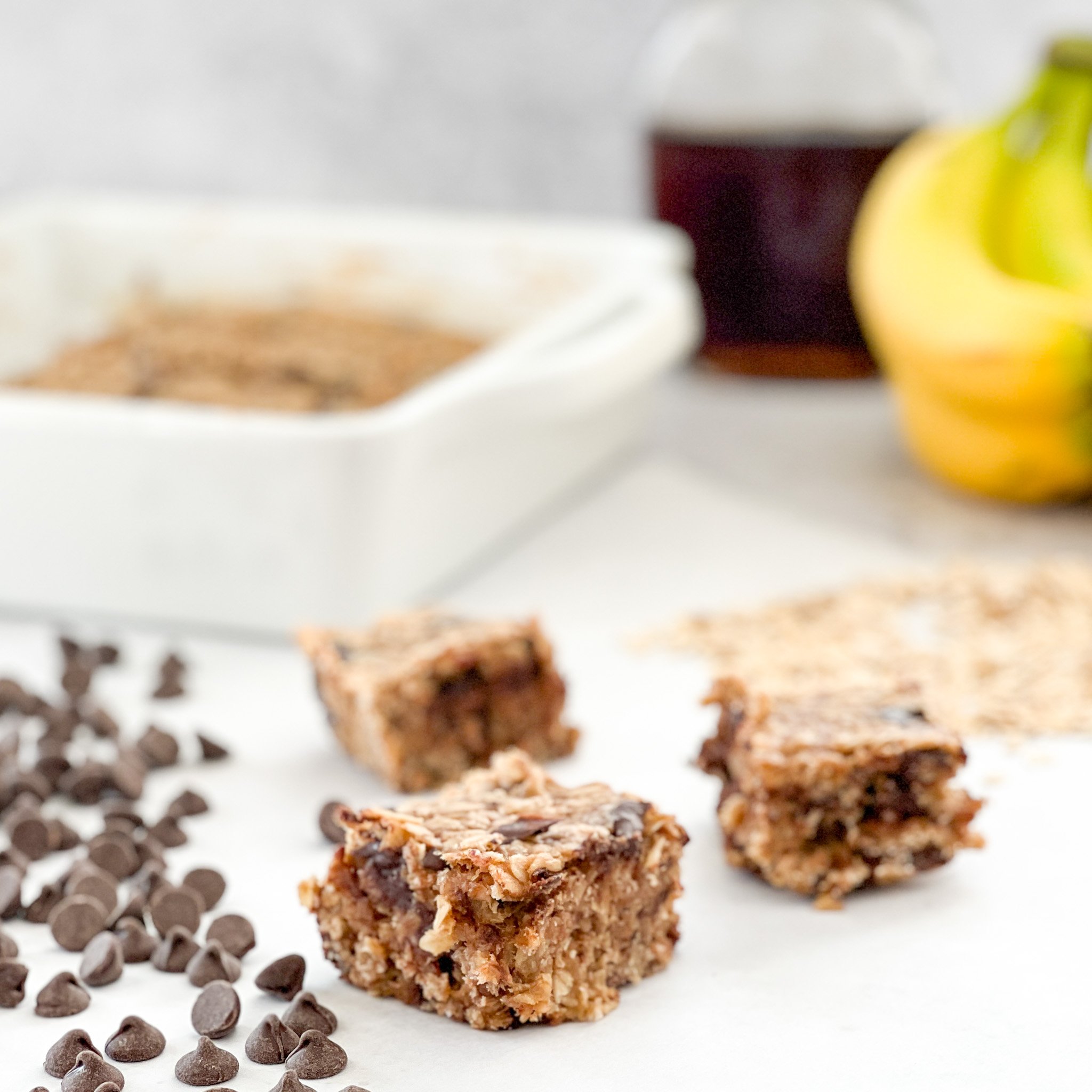 Healthy Oatmeal Cookie Bars | realmomkitchen.com