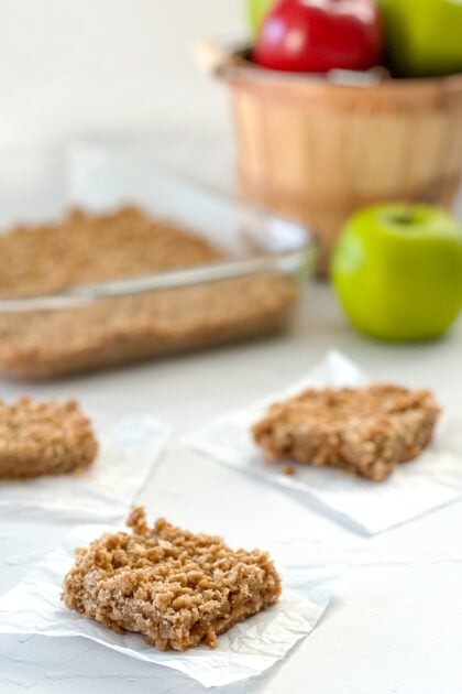 Applesauce Oatmeal Bars | realmomkitchen.com