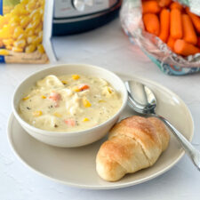 Instant Pot Creamy Tortellini Soup | realmomkitchen.com