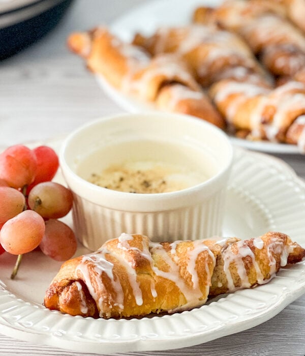 cinnamon rolls made with crescent rolls