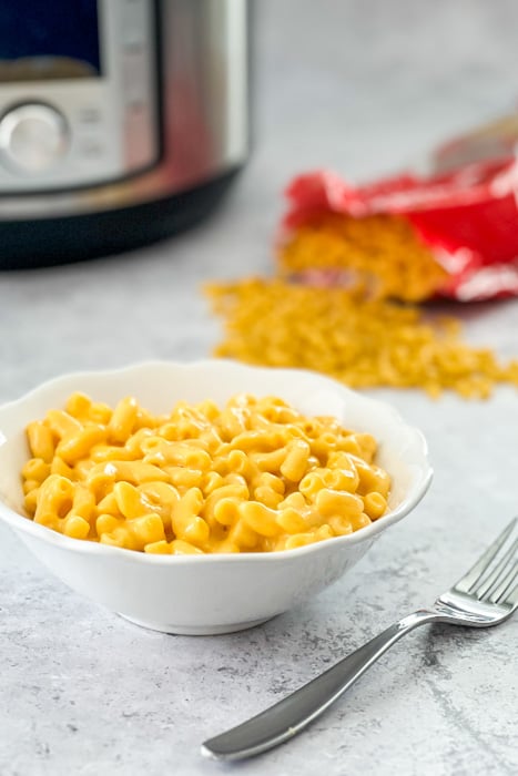 Instant Pot Velveeta Mac and Cheese | realmomkitchen.com