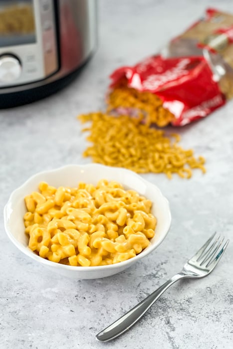Instant Pot Velveeta Mac and Cheese | realmomkitchen.com