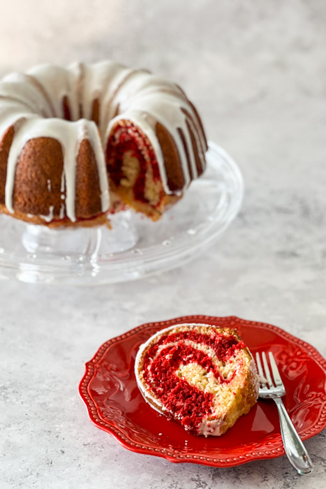Red Velvet Marble Bundt Cake | realmomkitchen.ccom