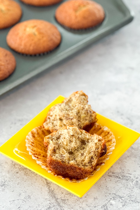 Basic Banana Muffins | realmomkitchen.com