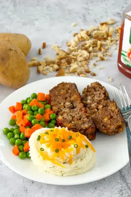 Creamy Chive and Onion Potatoes with Meatloaf