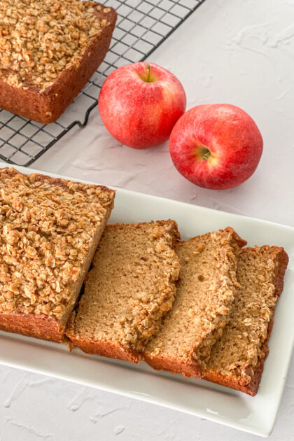 Streusel Topped Applesauce Bread | realmomkitchen.com