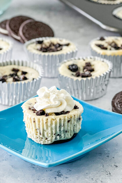 close up of easy mini Oreo cheesecake unwrapped on turqoise plate