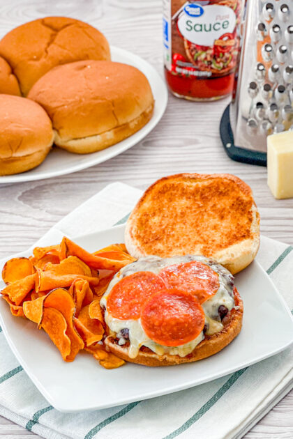 Grilled pizza burgers